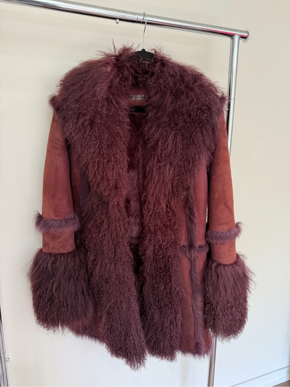 Custom burgundy vintage shearling and Tibetan lamb fur coat - Picture 6 of 12
